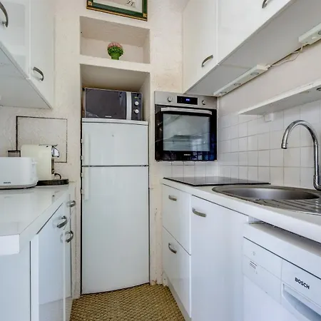 The Persian Lady - Lovely & Quiet - Latin Quarter Apartmán *